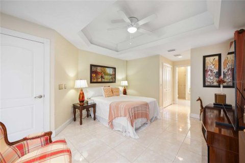 Townhouse in Sarasota, Florida 4 bedrooms, 192.77 sq.m. № 725436 - photo 19