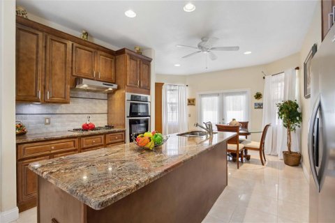 Townhouse in Sarasota, Florida 4 bedrooms, 192.77 sq.m. № 725436 - photo 10