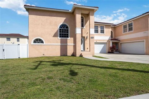 Townhouse in Sarasota, Florida 4 bedrooms, 192.77 sq.m. № 725436 - photo 2