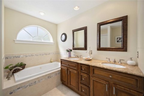 Townhouse in Sarasota, Florida 4 bedrooms, 192.77 sq.m. № 725436 - photo 24