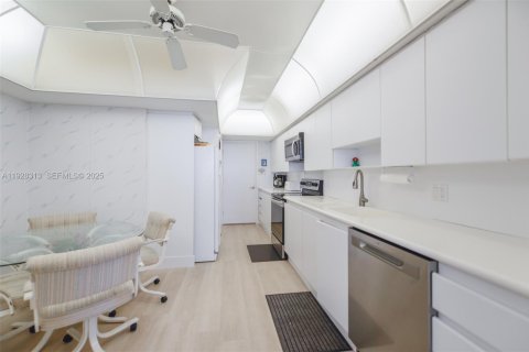 Condominio en venta en Lauderdale-by-the-Sea, Florida, 2 dormitorios, 167.22 m2 № 2039620 - foto 17