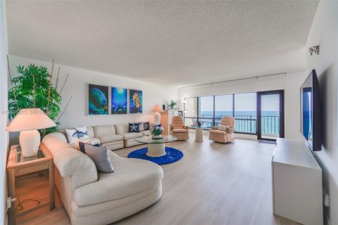 Condominio en Lauderdale-by-the-Sea, Florida, 2 dormitorios  № 2039620