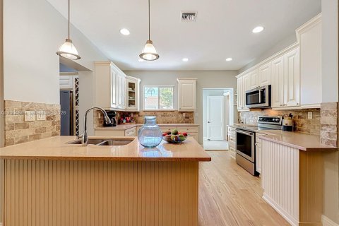 Casa en venta en Hollywood, Florida, 4 dormitorios, 290.32 m2 № 2087976 - foto 11
