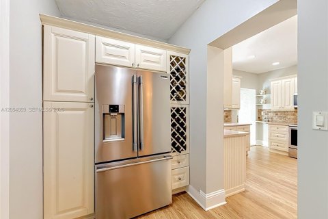 Casa en venta en Hollywood, Florida, 4 dormitorios, 290.32 m2 № 2087976 - foto 13