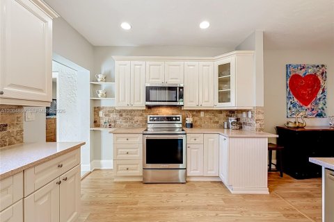 Casa en venta en Hollywood, Florida, 4 dormitorios, 290.32 m2 № 2087976 - foto 12