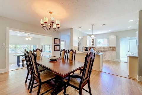 Casa en venta en Hollywood, Florida, 4 dormitorios, 290.32 m2 № 2087976 - foto 9