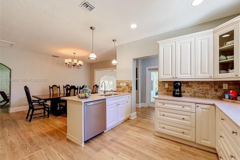 Casa en venta en Hollywood, Florida, 4 dormitorios, 290.32 m2 № 2087976 - foto 10