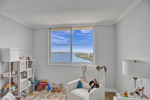 Condo in Sunny Isles Beach, Florida, 2 bedrooms  № 1709022 - photo 24