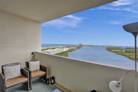 Condo in Sunny Isles Beach, Florida, 2 bedrooms  № 1709022 - photo 4