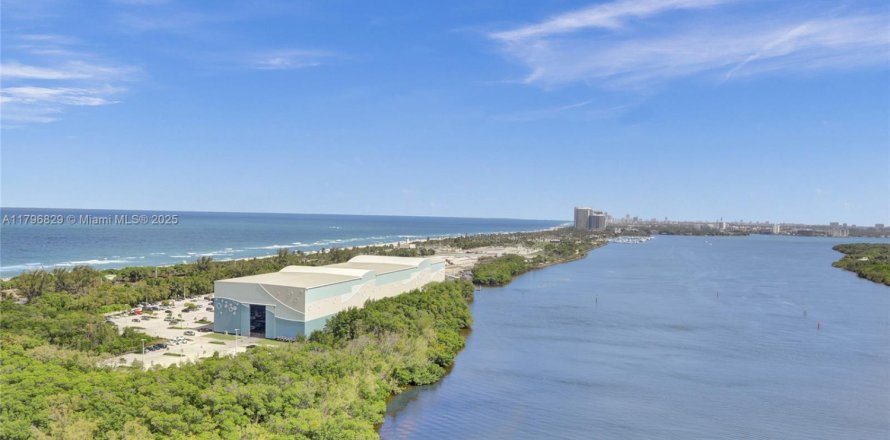 Condo in Sunny Isles Beach, Florida, 2 bedrooms № 1709022