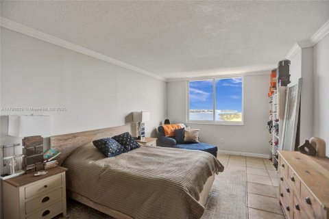 Condo in Sunny Isles Beach, Florida, 2 bedrooms  № 1709022 - photo 18