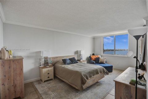 Condo in Sunny Isles Beach, Florida, 2 bedrooms  № 1709022 - photo 17