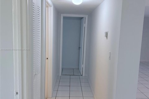 Condominio en alquiler en Hialeah, Florida, 3 dormitorios, 111.2 m2 № 1960587 - foto 9