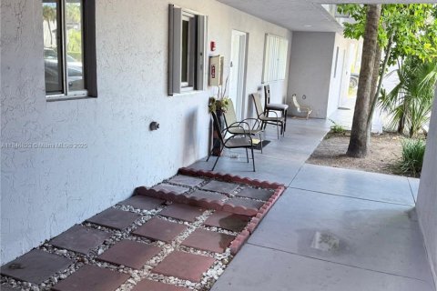 Condominio en alquiler en Hialeah, Florida, 3 dormitorios, 111.2 m2 № 1960587 - foto 4