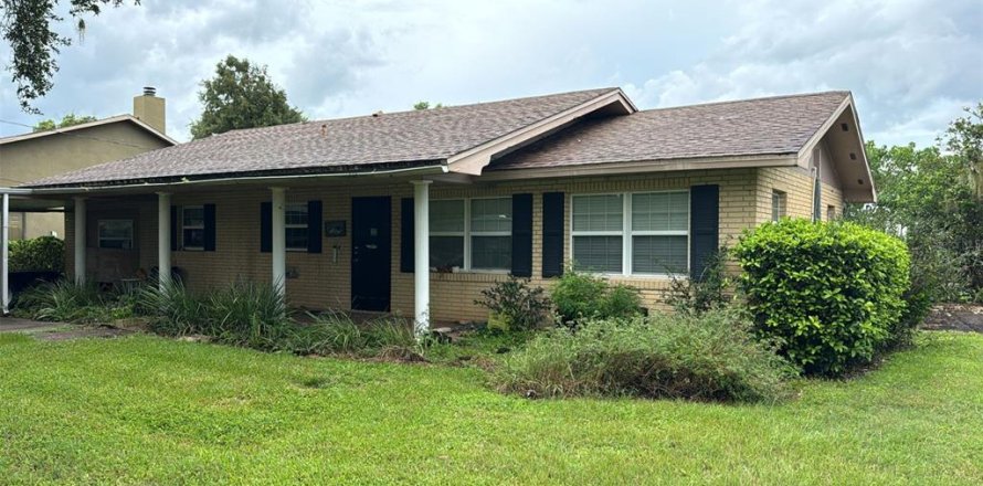 House in Haines City, Florida 3 bedrooms, 162.02 sq.m. № 1320276