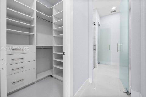 Casa en venta en Naples, Florida, 4 dormitorios № 1993062 - foto 16