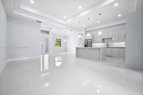 Casa en venta en Naples, Florida, 4 dormitorios № 1993062 - foto 11