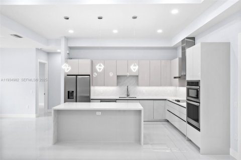 Casa en venta en Naples, Florida, 4 dormitorios № 1993062 - foto 8