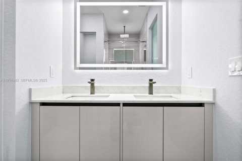 Casa en venta en Naples, Florida, 4 dormitorios № 1993062 - foto 18