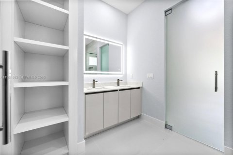 Casa en venta en Naples, Florida, 4 dormitorios № 1993062 - foto 17