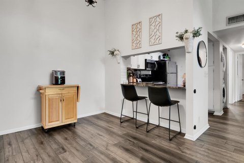 Condo in West Palm Beach, Florida, 2 bedrooms № 2378404 - photo 6