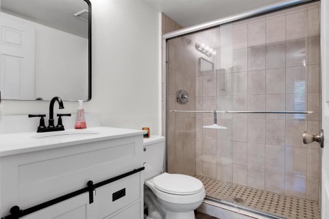 Condo in West Palm Beach, Florida, 2 bedrooms № 2378404 - photo 19