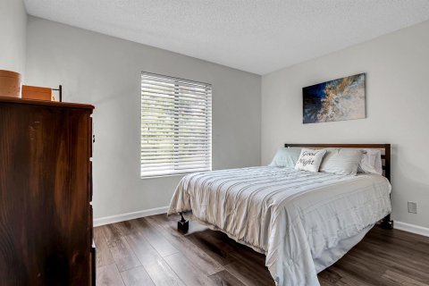 Condo in West Palm Beach, Florida, 2 bedrooms № 2378404 - photo 17