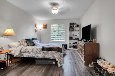 Condo in West Palm Beach, Florida, 2 bedrooms № 2378404 - photo 20
