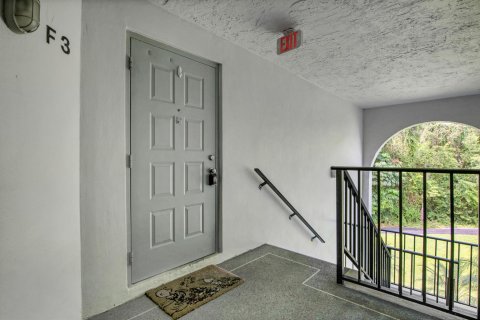 Condo in West Palm Beach, Florida, 2 bedrooms № 2378404 - photo 30