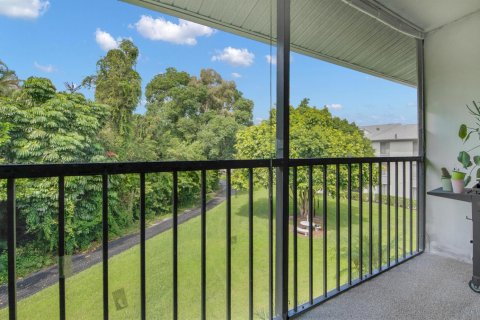 Condo in West Palm Beach, Florida, 2 bedrooms № 2378404 - photo 28