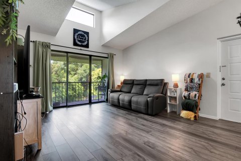 Condo in West Palm Beach, Florida, 2 bedrooms № 2378404 - photo 4
