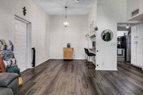 Condo in West Palm Beach, Florida, 2 bedrooms № 2378404 - photo 7