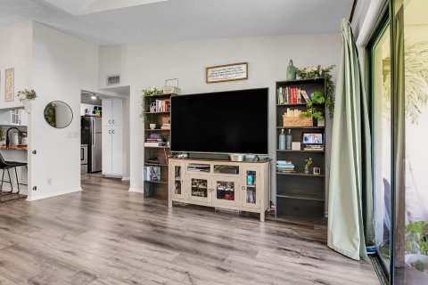 Condo in West Palm Beach, Florida, 2 bedrooms № 2378404 - photo 14