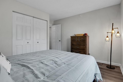 Condo in West Palm Beach, Florida, 2 bedrooms № 2378404 - photo 18