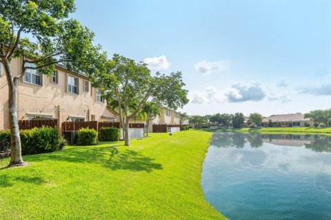 Townhouse in Homestead, Florida 3 bedrooms, 108.6 sq.m. № 2009693 - photo 9