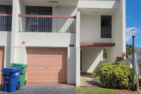 Touwnhouse à louer à Lauderhill, Floride: 3 chambres, 143.07 m2 № 2031442 - photo 1