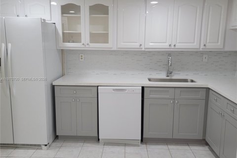 Touwnhouse à louer à Lauderhill, Floride: 3 chambres, 143.07 m2 № 2031442 - photo 2