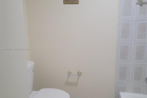 Touwnhouse à louer à Lauderhill, Floride: 3 chambres, 143.07 m2 № 2031442 - photo 8