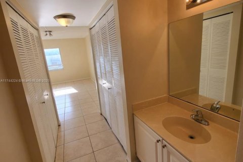 Copropriété à vendre à Plantation, Floride: 2 chambres, 98.48 m2 № 1710214 - photo 10