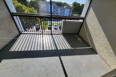 Copropriété à vendre à Plantation, Floride: 2 chambres, 98.48 m2 № 1710214 - photo 11