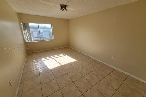 Copropriété à vendre à Plantation, Floride: 2 chambres, 98.48 m2 № 1710214 - photo 8