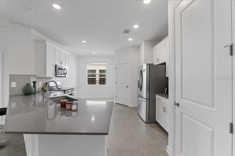 Casa en alquiler en Davenport, Florida, 4 dormitorios, 195.93 m2 № 1592047 - foto 4