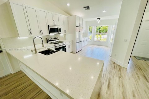 House in Port St. Lucie, Florida 4 bedrooms, 196.4 sq.m. № 1799612 - photo 11