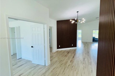 House in Port St. Lucie, Florida 4 bedrooms, 196.4 sq.m. № 1799612 - photo 5