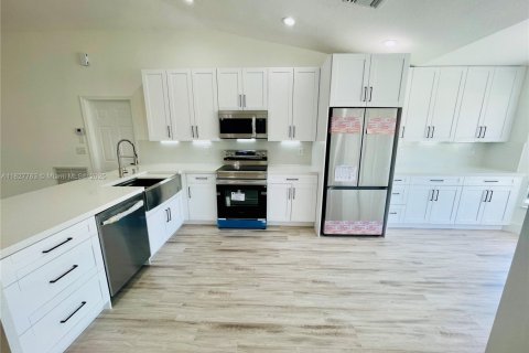 House in Port St. Lucie, Florida 4 bedrooms, 196.4 sq.m. № 1799612 - photo 13