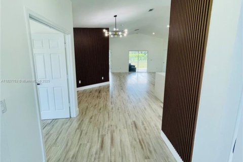 House in Port St. Lucie, Florida 4 bedrooms, 196.4 sq.m. № 1799612 - photo 4