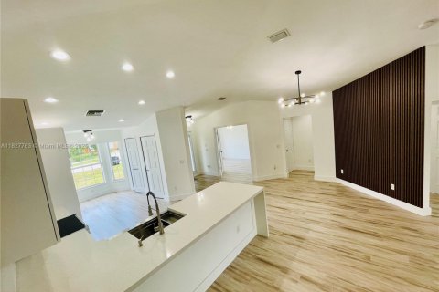 House in Port St. Lucie, Florida 4 bedrooms, 196.4 sq.m. № 1799612 - photo 10