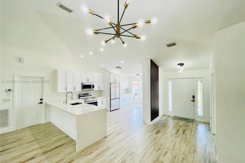 House in Port St. Lucie, Florida 4 bedrooms, 196.4 sq.m. № 1799612 - photo 9