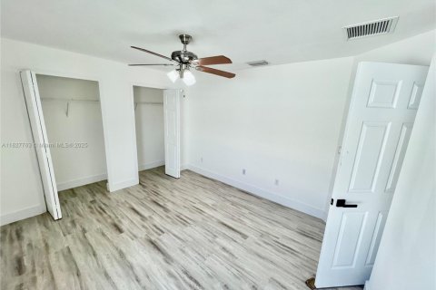 House in Port St. Lucie, Florida 4 bedrooms, 196.4 sq.m. № 1799612 - photo 25
