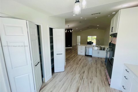 House in Port St. Lucie, Florida 4 bedrooms, 196.4 sq.m. № 1799612 - photo 17
